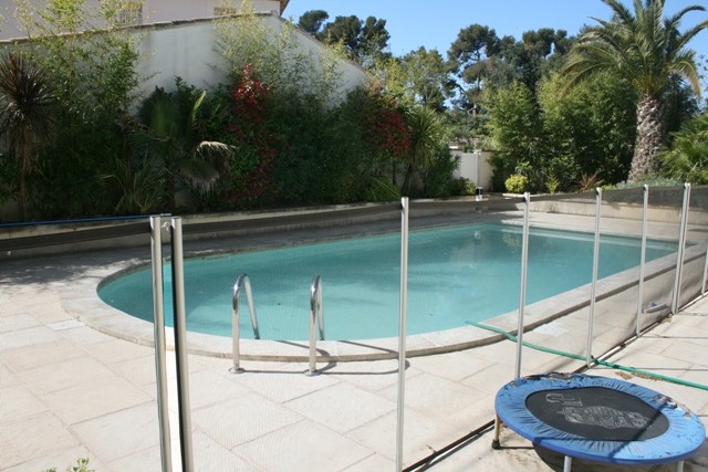 garage  5 MARSEILLE 12EME Les 3 Lucs villa récente avec piscine belles prestations