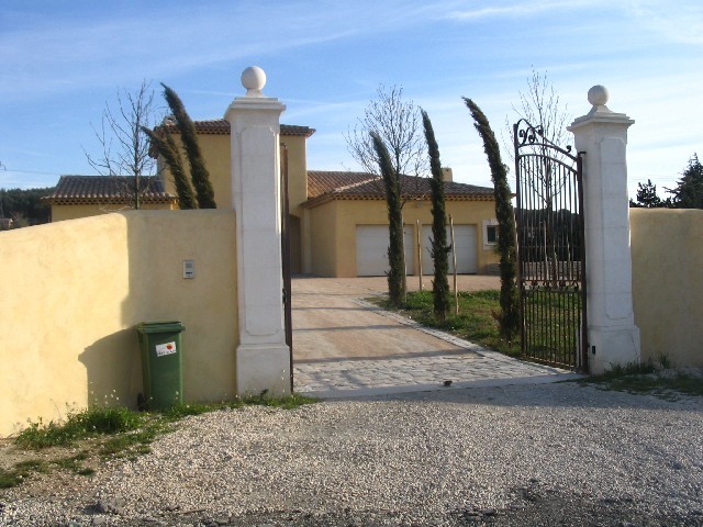 vente vaste villa individuelle de type 5-  les Pennes Mirabeau la Culasse sur 1 hectare de terrain R+1 avec garage double.